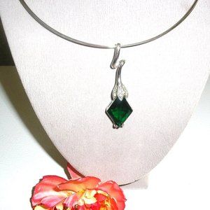 Vintage necklace with emerald colored pendant